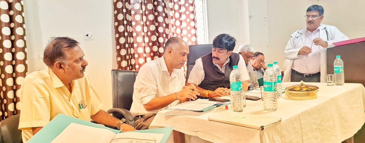 सामुदायिक स्वास्थ्य केंद्र थानाकलां की रोगी कल्याण समिति की बैठक में मौजूद विधायक विवेक शर्मा च