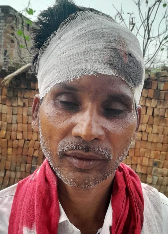 सरायअकिल के बरई गांव में घटना के बाद छानबीन करती पुलिस। संवाद सरायअकिल के बरई गांव में घटना के बाद छानबीन करती पुलिस। संवाद