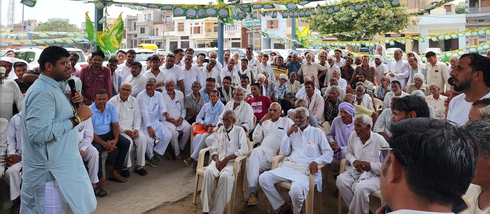 09जेएनडी33: पुरानी मंडी में लोगों को संबोधित करते हुए पूर्व डिप्टी सीएम दुष्यंत चौटाला। संवाद 09जेएनडी33: पुरानी मंडी में लोगों को संबोधित करते हुए पूर्व डिप्टी सीएम दुष्यंत चौटाला। संवाद