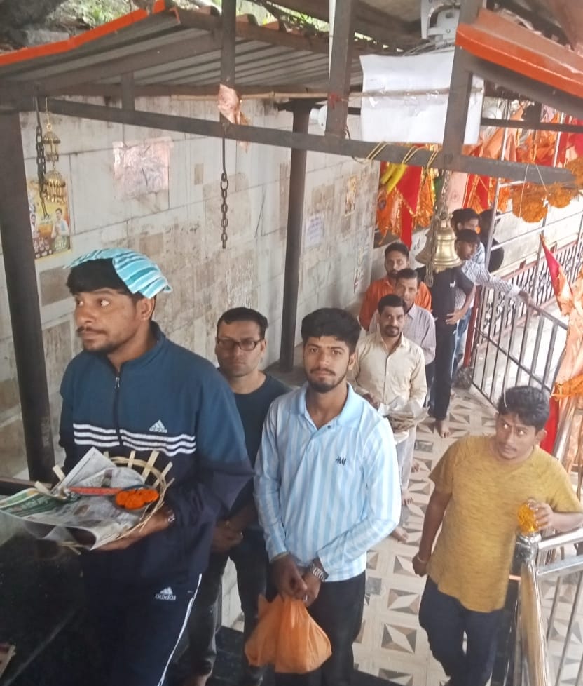 बाबा बालक नाथ मंदिर दियोटसिद्ध जत्था लेकर पहुंचे पंजाब के श्रद्धालु। संवाद बाबा बालक नाथ मंदिर दियोटसिद्ध जत्था लेकर पहुंचे पंजाब के श्रद्धालु। संवाद