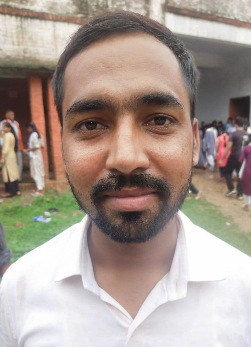 केपी कॉलेज से डीएलएड की परीक्षा देकर बाहर निकलते परीक्षार्थी। संवाद केपी कॉलेज से डीएलएड की परीक्षा देकर बाहर निकलते परीक्षार्थी। संवाद