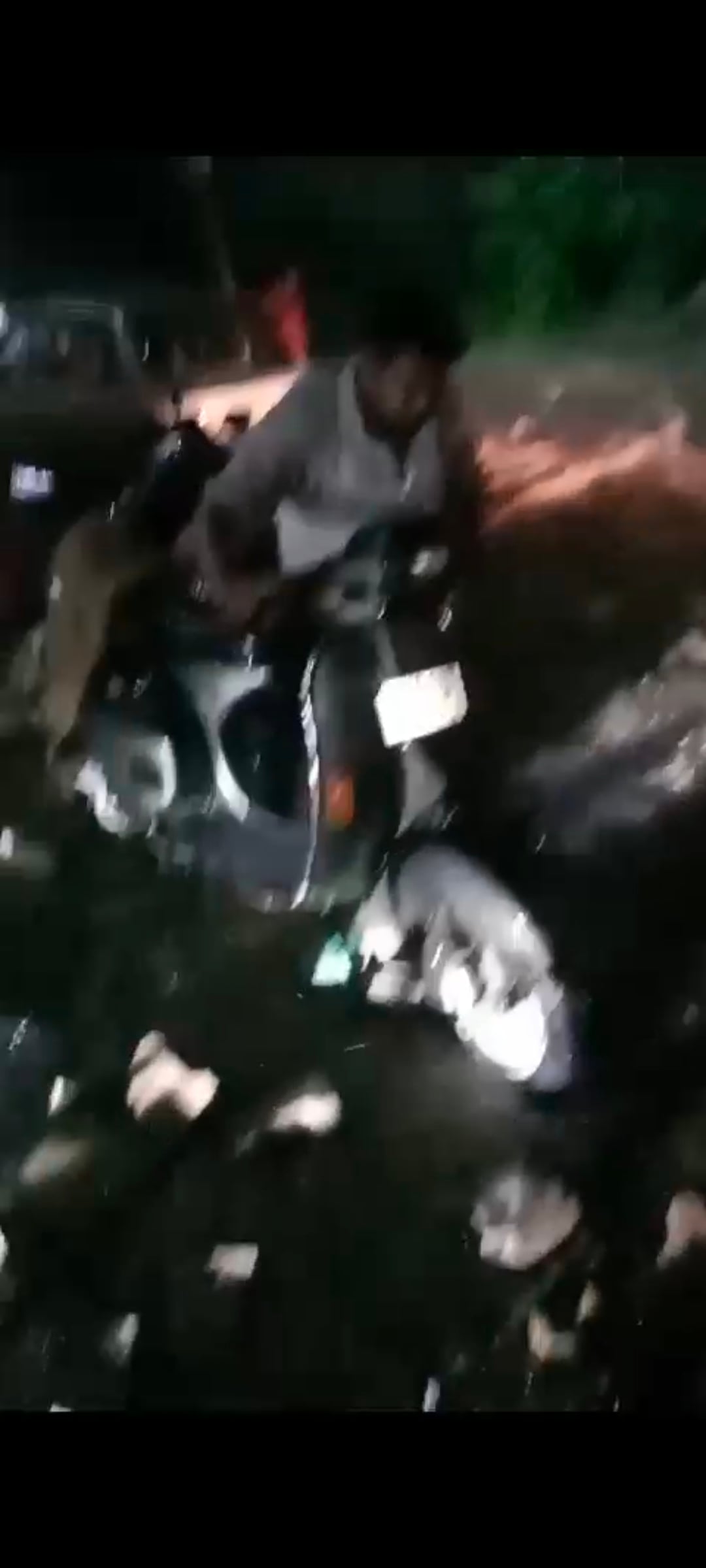 शहर के अमरपुर मौहल्ला में बारिश के बाद नाला बनी गलियां। संवाद