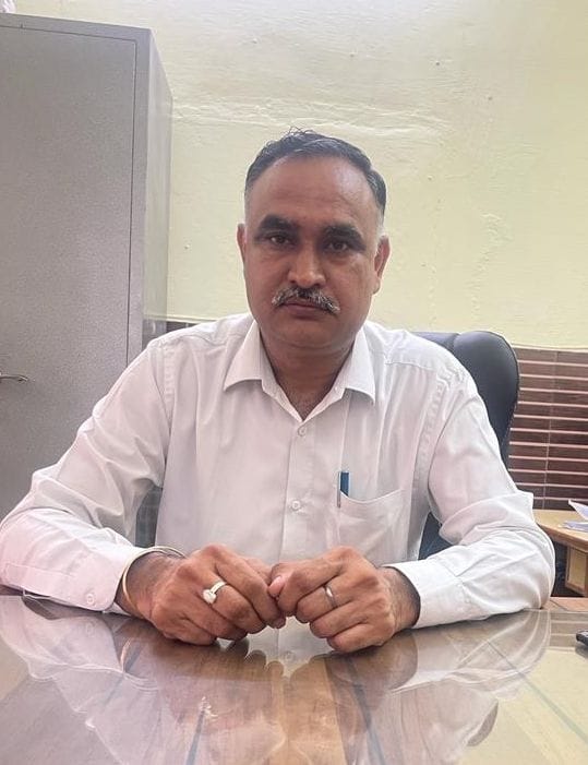 11जेएनडी03: रणधीर सिंह लोहान जानकारी देते हुए। संवाद 11जेएनडी03: रणधीर सिंह लोहान जानकारी देते हुए। संवाद