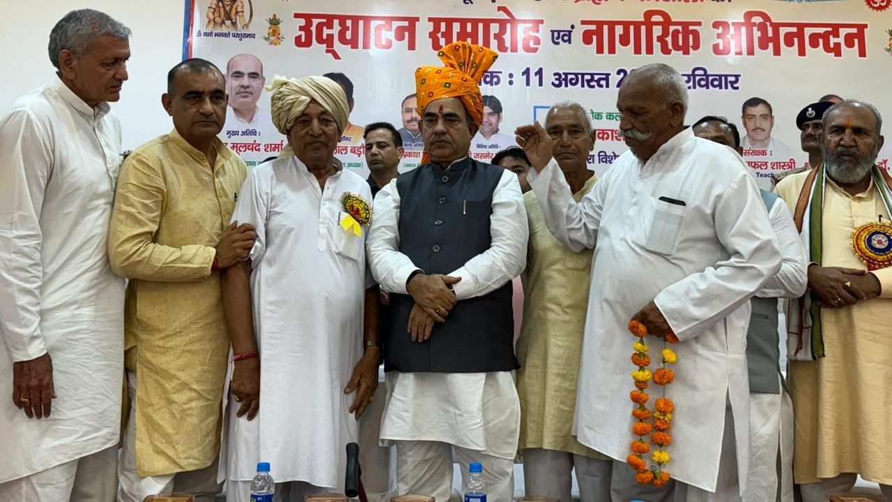 11जेएनडी21-मुख्यातिथि मंत्री मूलचंद शर्मा को सम्मानित करते ब्राह्मण समाज के लोग। स्रोत प्रशासन 11जेएनडी21-मुख्यातिथि मंत्री मूलचंद शर्मा को सम्मानित करते ब्राह्मण समाज के लोग। स्रोत प्रशासन