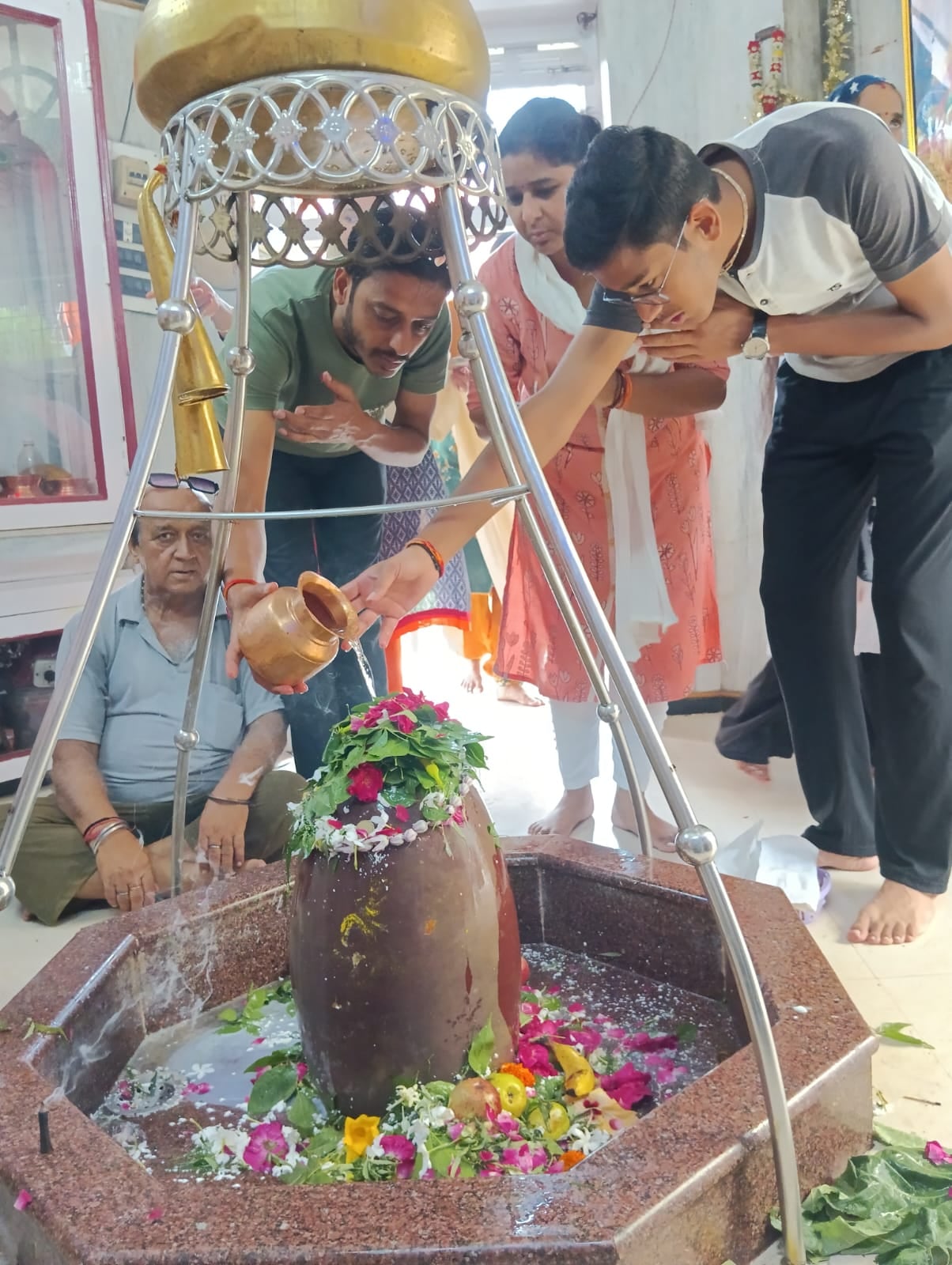 बीसलपुर के गुलेश्वर नाथ मंदिर परिसर में लगा मेला।संवाद बीसलपुर के गुलेश्वर नाथ मंदिर परिसर में लगा मेला।संवाद