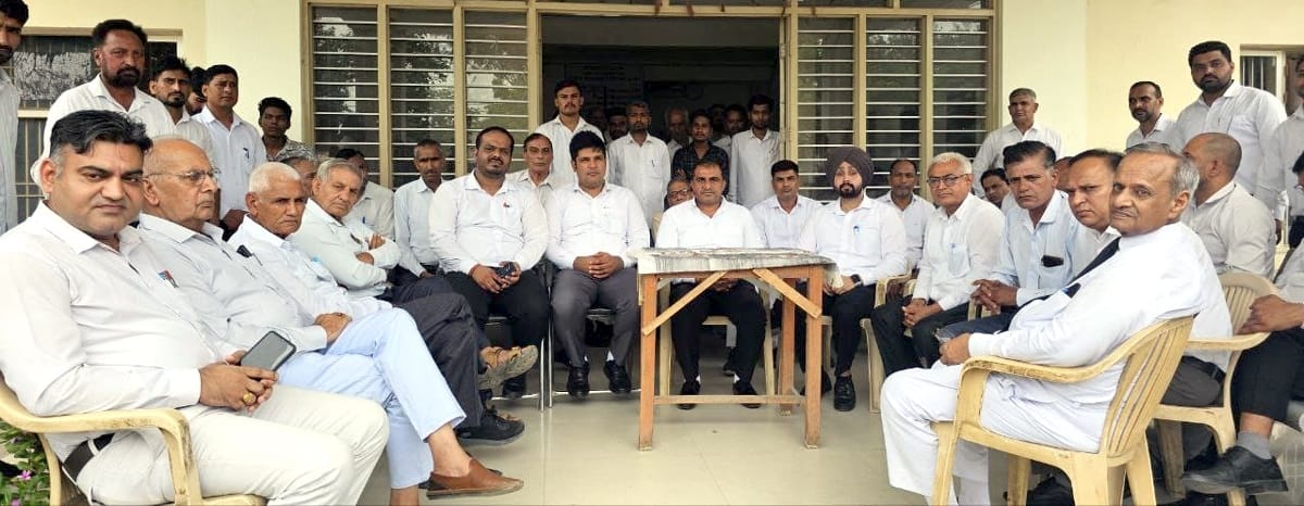 12जेएनडी50: हमले के विरोध में वर्क सस्पेंड पर बैठे वकील। संवाद