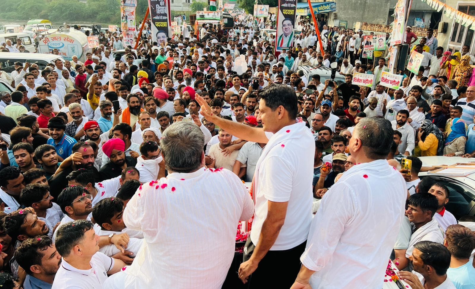 12जेएनडी51 : पिल्लूखेड़ा में हरियाणा मांगे हिसाब पदयात्रा को संबोधित करते सांसद दीपेंद्र सिंह