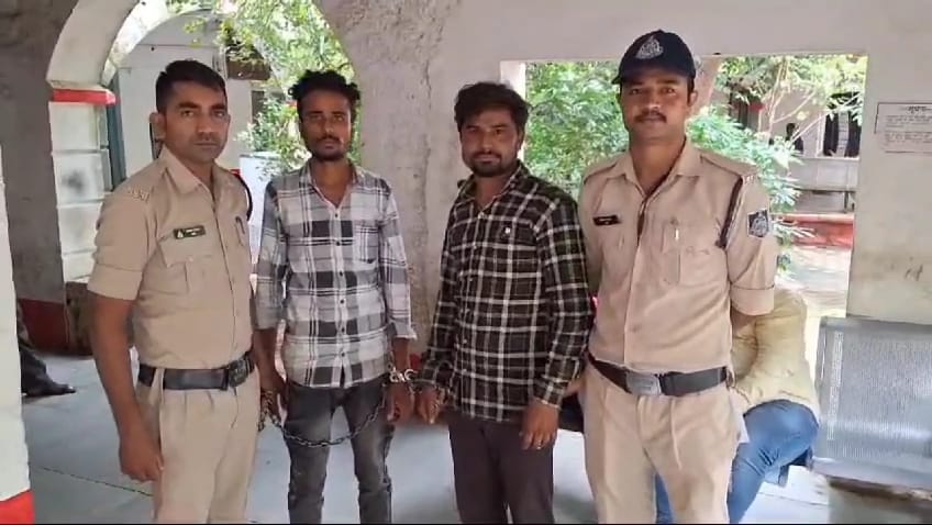 पुलिस के हत्थे चढ़े प्राचीन शिव मंदिर में चोरी करने वाले आरोपी