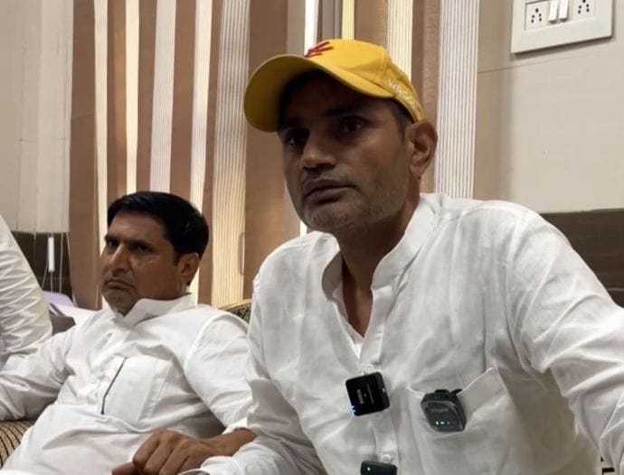 13जेएनडी31: पत्रकार वार्ता कर जजपा छोडऩे की घोषणा करते हुए कुलदीप रंधावा। संवाद