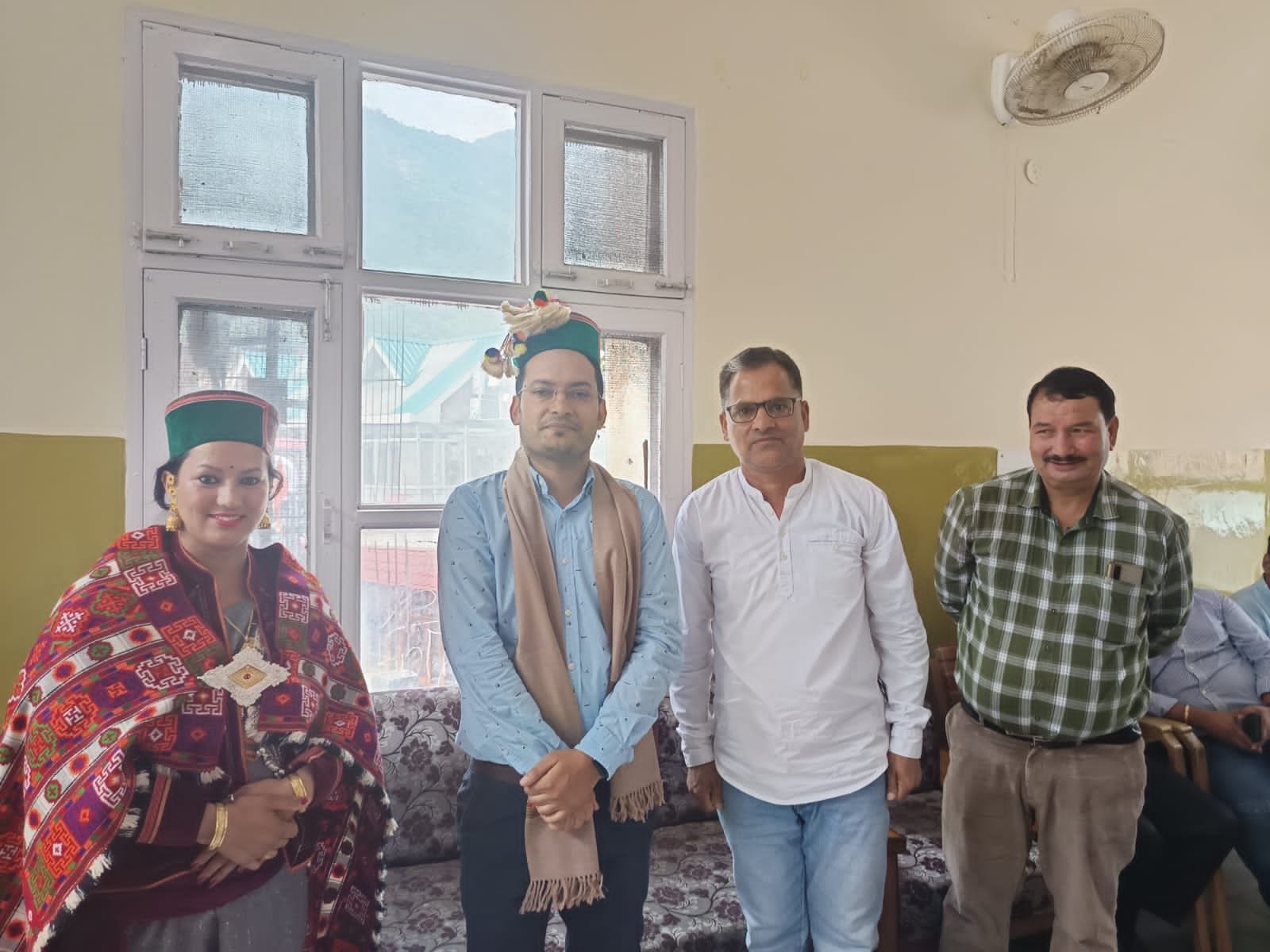 नप रामपुर अध्यक्ष मुस्कान और उपाध्यक्ष विशेषर लाल शपथ ग्रहण करने के बाद नप रामपुर अध्यक्ष मुस्कान और उपाध्यक्ष विशेषर लाल शपथ ग्रहण करने के बाद