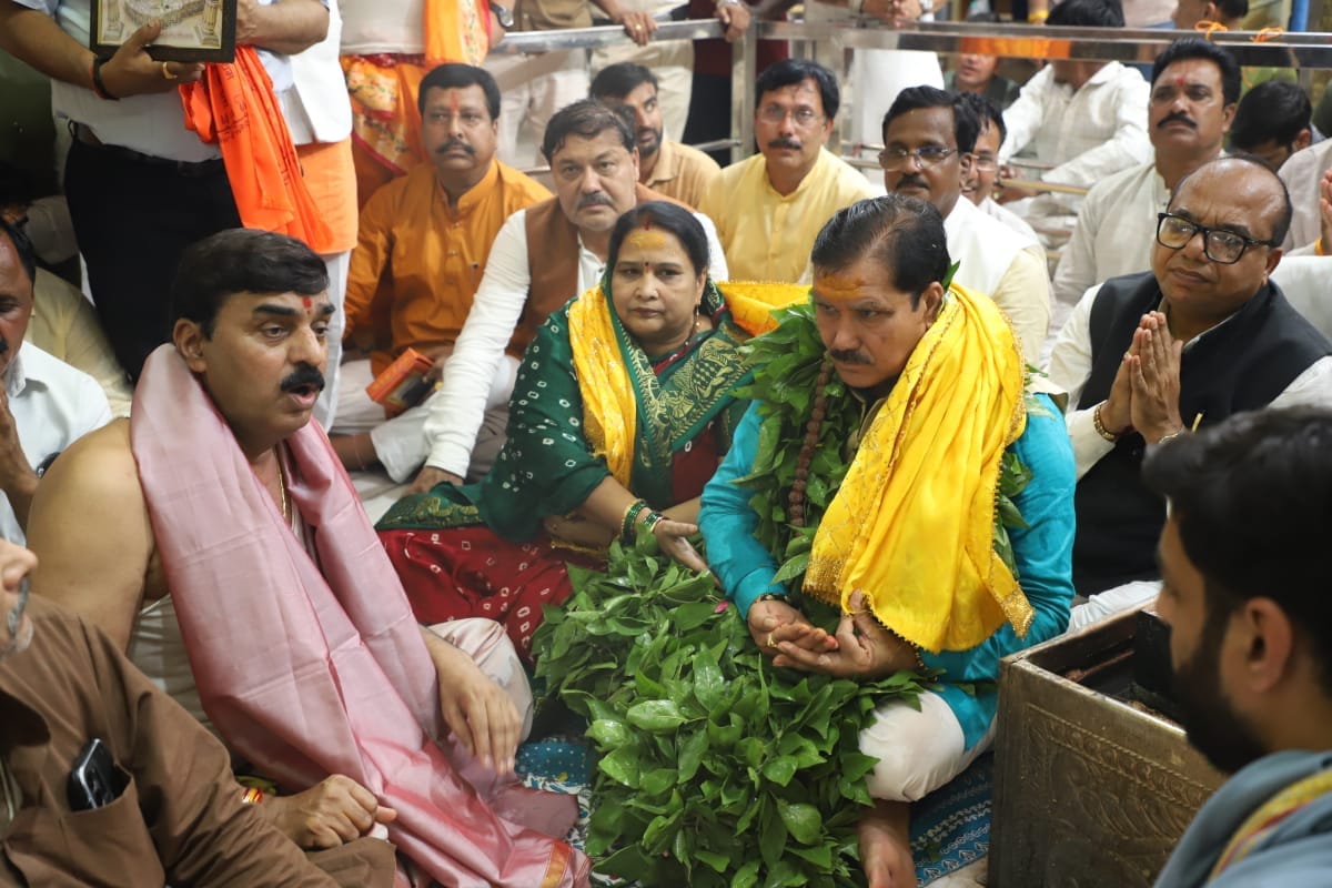 प्रभारी मंत्री टेटवाल ने सपत्नीक किए श्री महाकालेश्वर के दर्शन.... बोले - हमेशा बाबा महाकाल का प्रभारी मंत्री टेटवाल ने सपत्नीक किए श्री महाकालेश्वर के दर्शन.... बोले - हमेशा बाबा महाकाल का