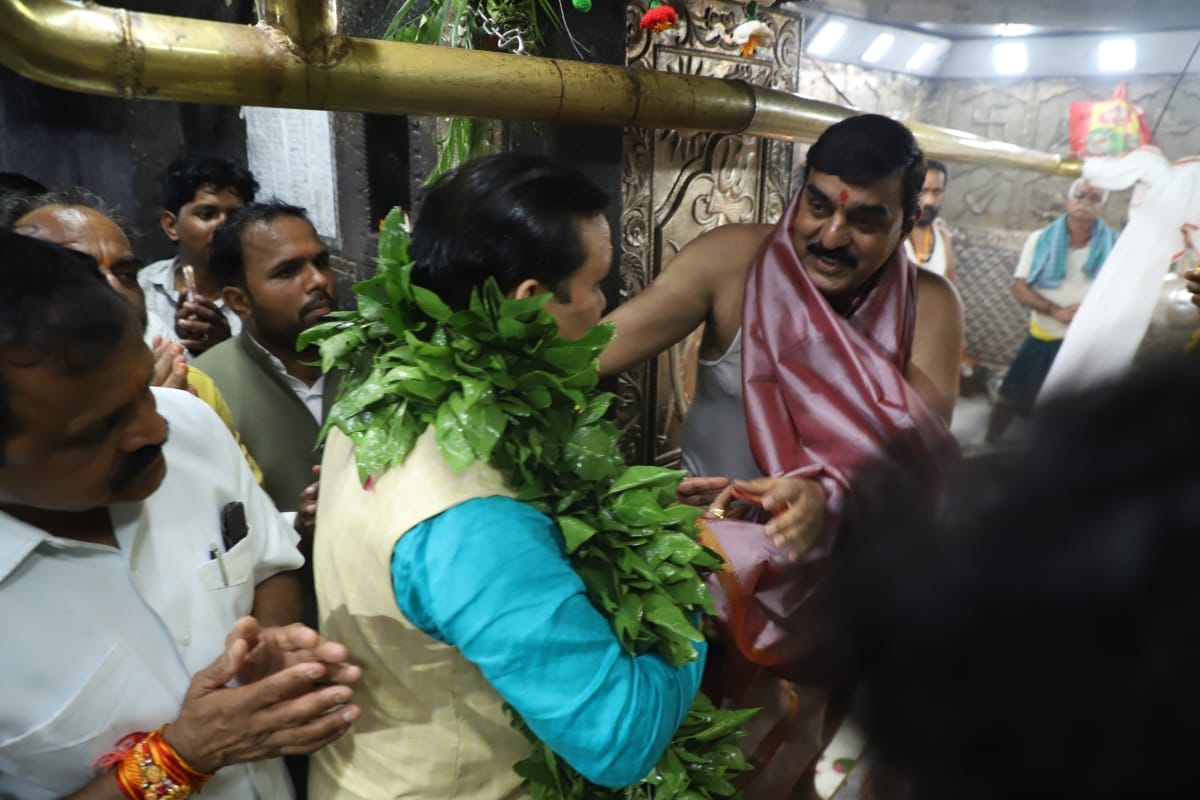 प्रभारी मंत्री टेटवाल ने सपत्नीक किए श्री महाकालेश्वर के दर्शन.... बोले - हमेशा बाबा महाकाल का प्रभारी मंत्री टेटवाल ने सपत्नीक किए श्री महाकालेश्वर के दर्शन.... बोले - हमेशा बाबा महाकाल का
