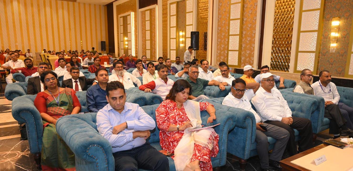 शहर के एक होटल में आयोजित निर्यातक जागरूकता कार्यक्रम को संबोधित करते केद्रीय राज्यमंत्री जिति शहर के एक होटल में आयोजित निर्यातक जागरूकता कार्यक्रम को संबोधित करते केद्रीय राज्यमंत्री जिति