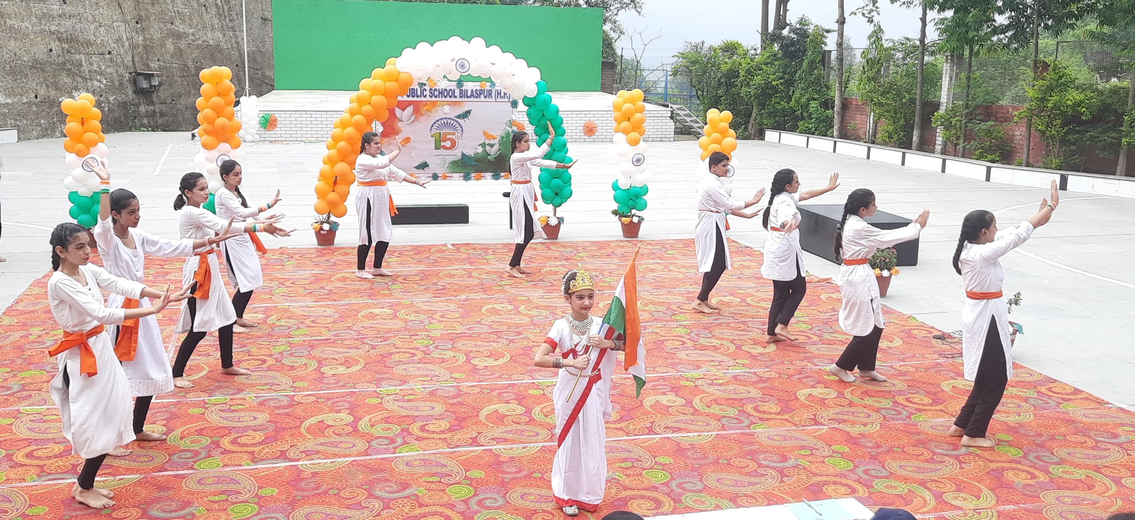 भगेड़ स्कूल में स्वतंत्रता दिवस कार्यक्रम में प्रस्तुति देते बच्चे। संवाद भगेड़ स्कूल में स्वतंत्रता दिवस कार्यक्रम में प्रस्तुति देते बच्चे। संवाद