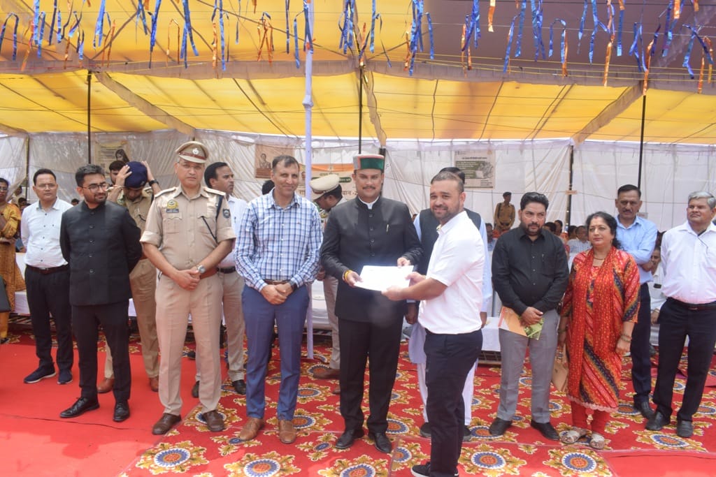 भगेड़ स्कूल में स्वतंत्रता दिवस कार्यक्रम में प्रस्तुति देते बच्चे। संवाद भगेड़ स्कूल में स्वतंत्रता दिवस कार्यक्रम में प्रस्तुति देते बच्चे। संवाद