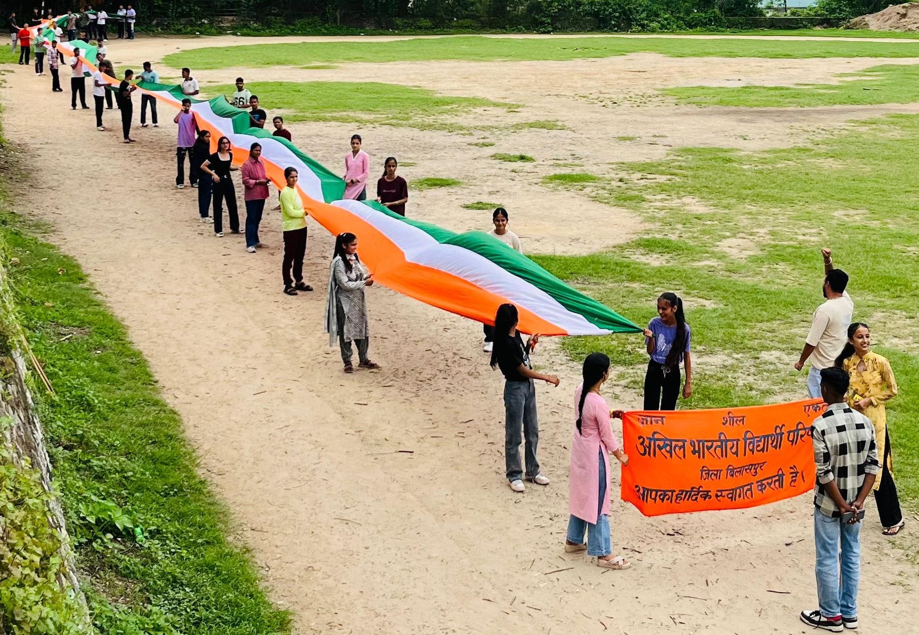 भगेड़ स्कूल में स्वतंत्रता दिवस कार्यक्रम में प्रस्तुति देते बच्चे। संवाद भगेड़ स्कूल में स्वतंत्रता दिवस कार्यक्रम में प्रस्तुति देते बच्चे। संवाद