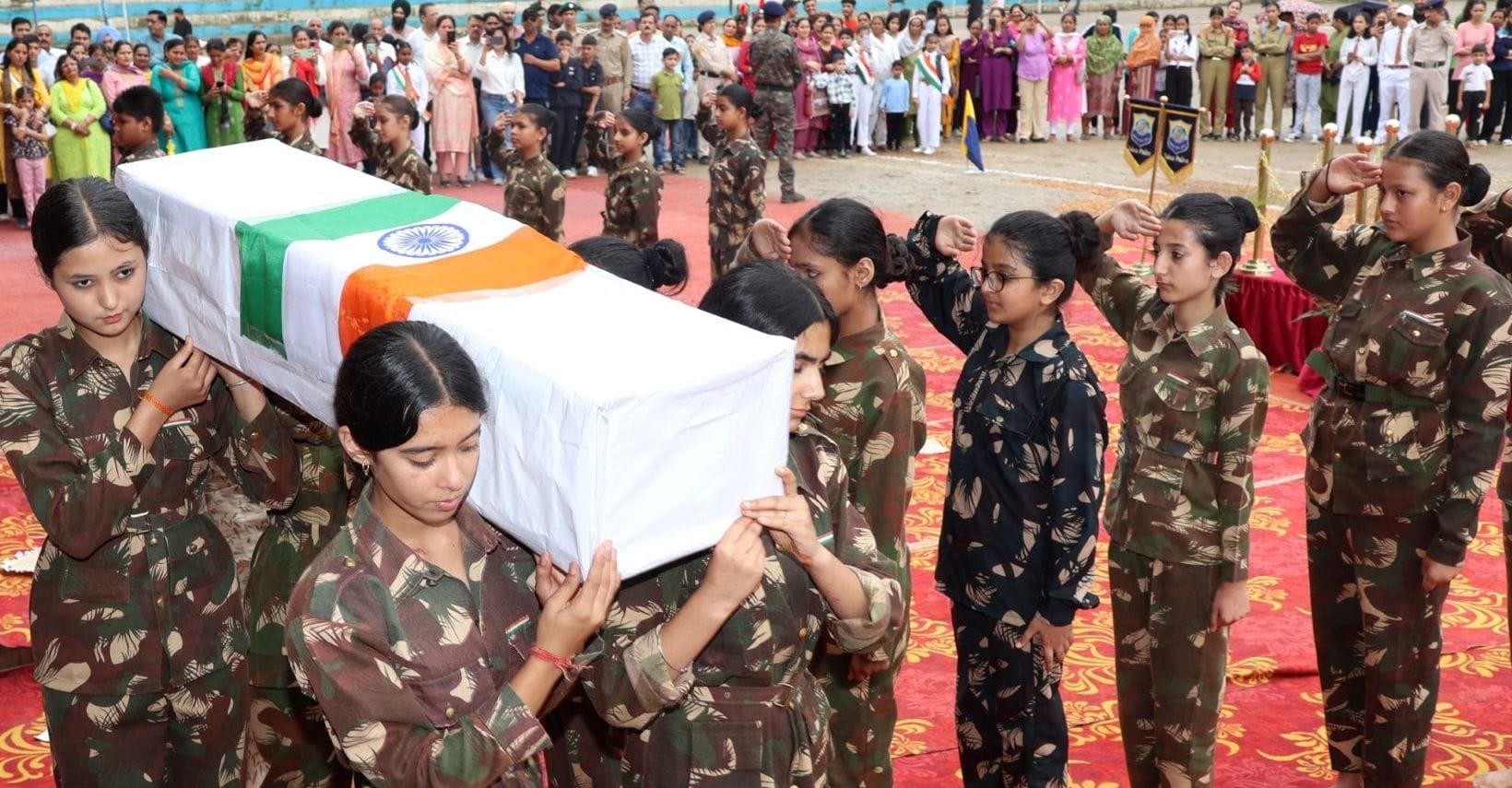 सोलन में विधानसभा अध्यक्ष ध्वारोहण करते हुए। संवाद सोलन में विधानसभा अध्यक्ष ध्वारोहण करते हुए। संवाद