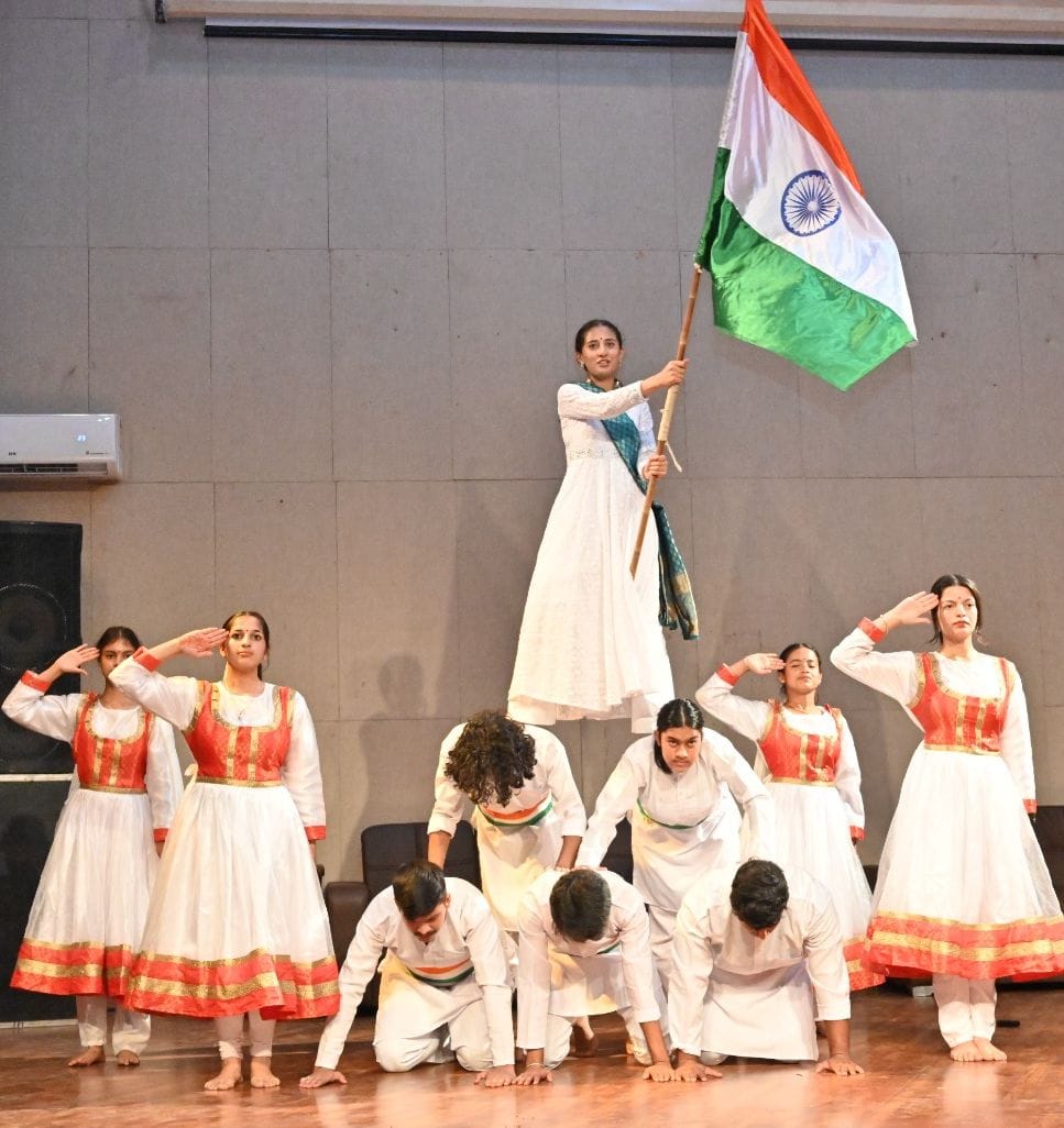सोलन में विधानसभा अध्यक्ष ध्वारोहण करते हुए। संवाद सोलन में विधानसभा अध्यक्ष ध्वारोहण करते हुए। संवाद