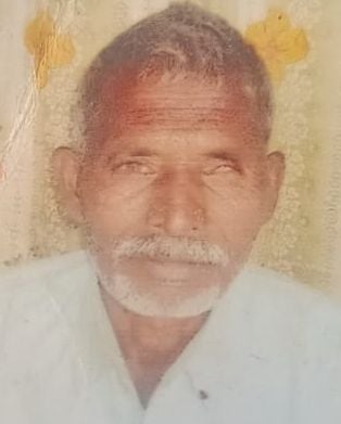 भावल खेड़ा के गांव सिसौआ में मरीजों का चेकअप करते डॉक्टर। संवाद भावल खेड़ा के गांव सिसौआ में मरीजों का चेकअप करते डॉक्टर। संवाद