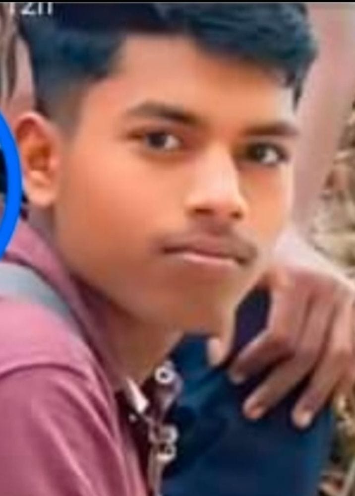 भावल खेड़ा के गांव सिसौआ में मरीजों का चेकअप करते डॉक्टर। संवाद भावल खेड़ा के गांव सिसौआ में मरीजों का चेकअप करते डॉक्टर। संवाद