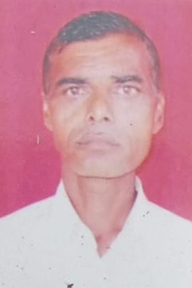 भावल खेड़ा के गांव सिसौआ में मरीजों का चेकअप करते डॉक्टर। संवाद भावल खेड़ा के गांव सिसौआ में मरीजों का चेकअप करते डॉक्टर। संवाद