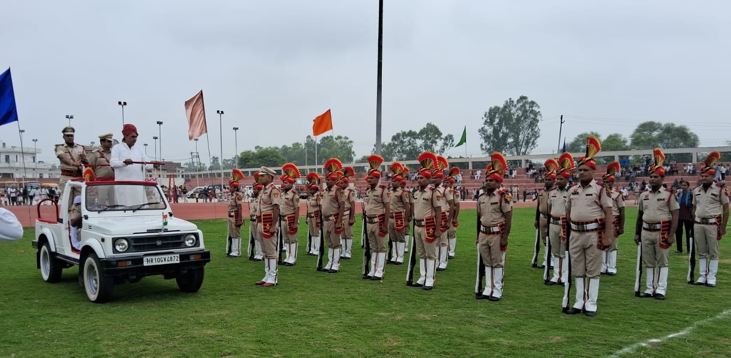 फोटो 03- सोनीपत के गन्नौर की नई अनाज मंडी में आयोजित स्वतंत्रता दिवस समारोह में बतौर मुख्यातिथि
