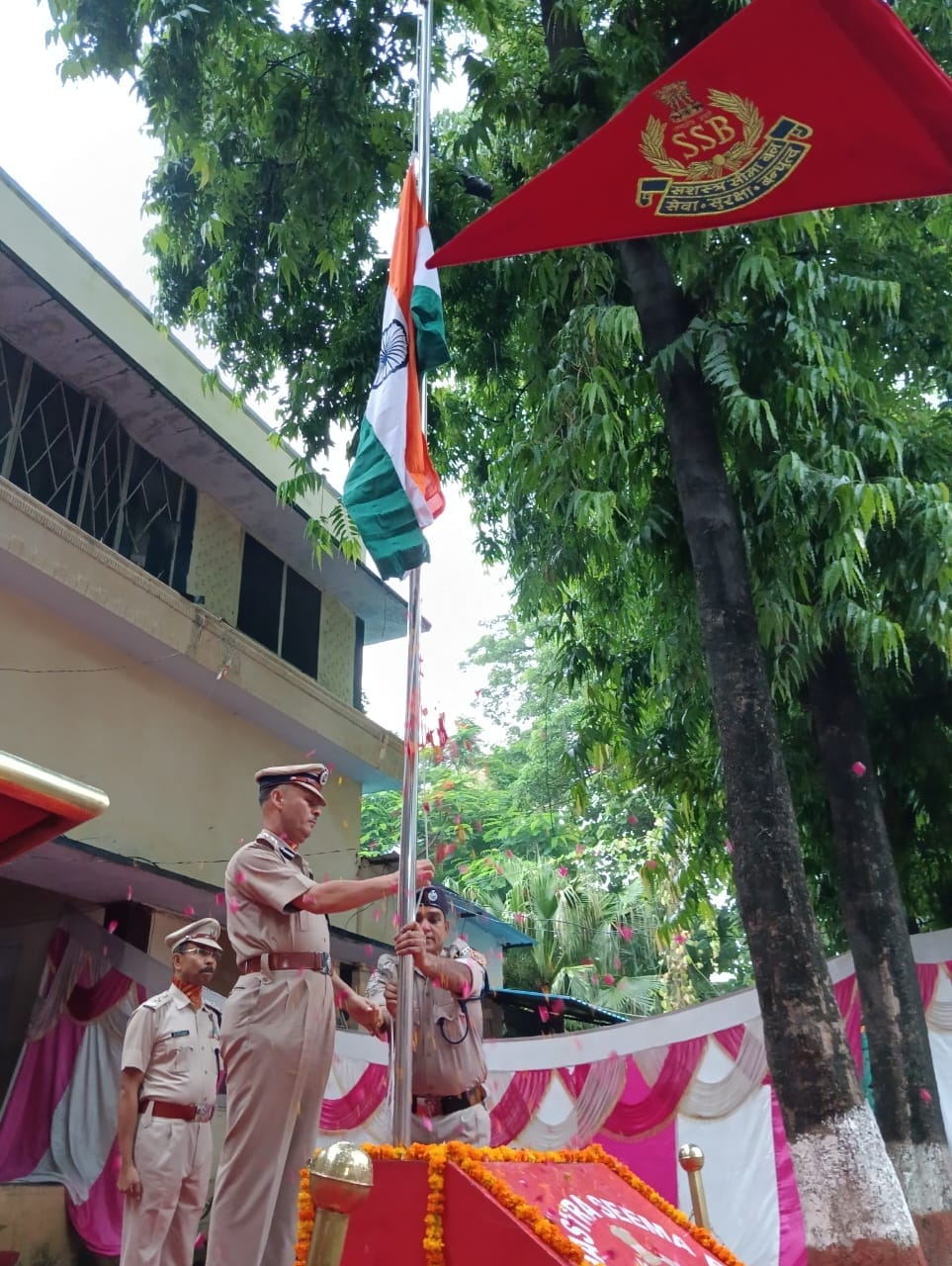 स्वतंत्रता दिवस पर प्रभात फेरी निकालती आर्य कन्या इंटर कॉलेज की छात्राएं।संवाद स्वतंत्रता दिवस पर प्रभात फेरी निकालती आर्य कन्या इंटर कॉलेज की छात्राएं।संवाद