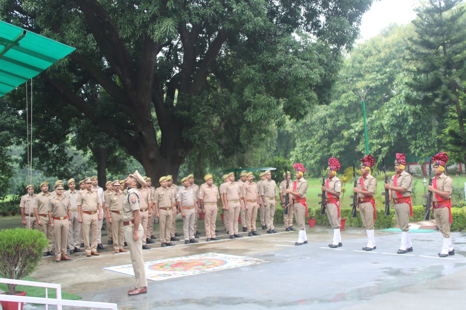 स्वतंत्रता दिवस पर प्रभात फेरी निकालती आर्य कन्या इंटर कॉलेज की छात्राएं।संवाद स्वतंत्रता दिवस पर प्रभात फेरी निकालती आर्य कन्या इंटर कॉलेज की छात्राएं।संवाद