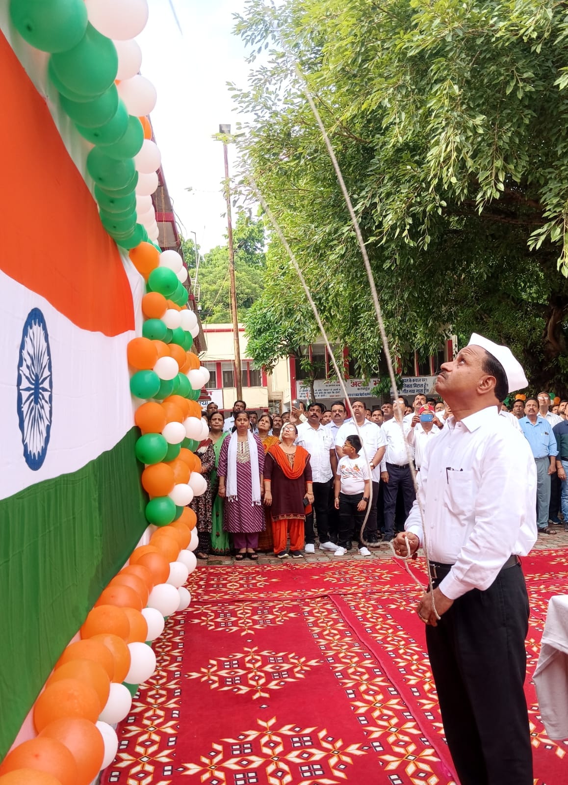 स्वतंत्रता दिवस पर प्रभात फेरी निकालती आर्य कन्या इंटर कॉलेज की छात्राएं।संवाद स्वतंत्रता दिवस पर प्रभात फेरी निकालती आर्य कन्या इंटर कॉलेज की छात्राएं।संवाद