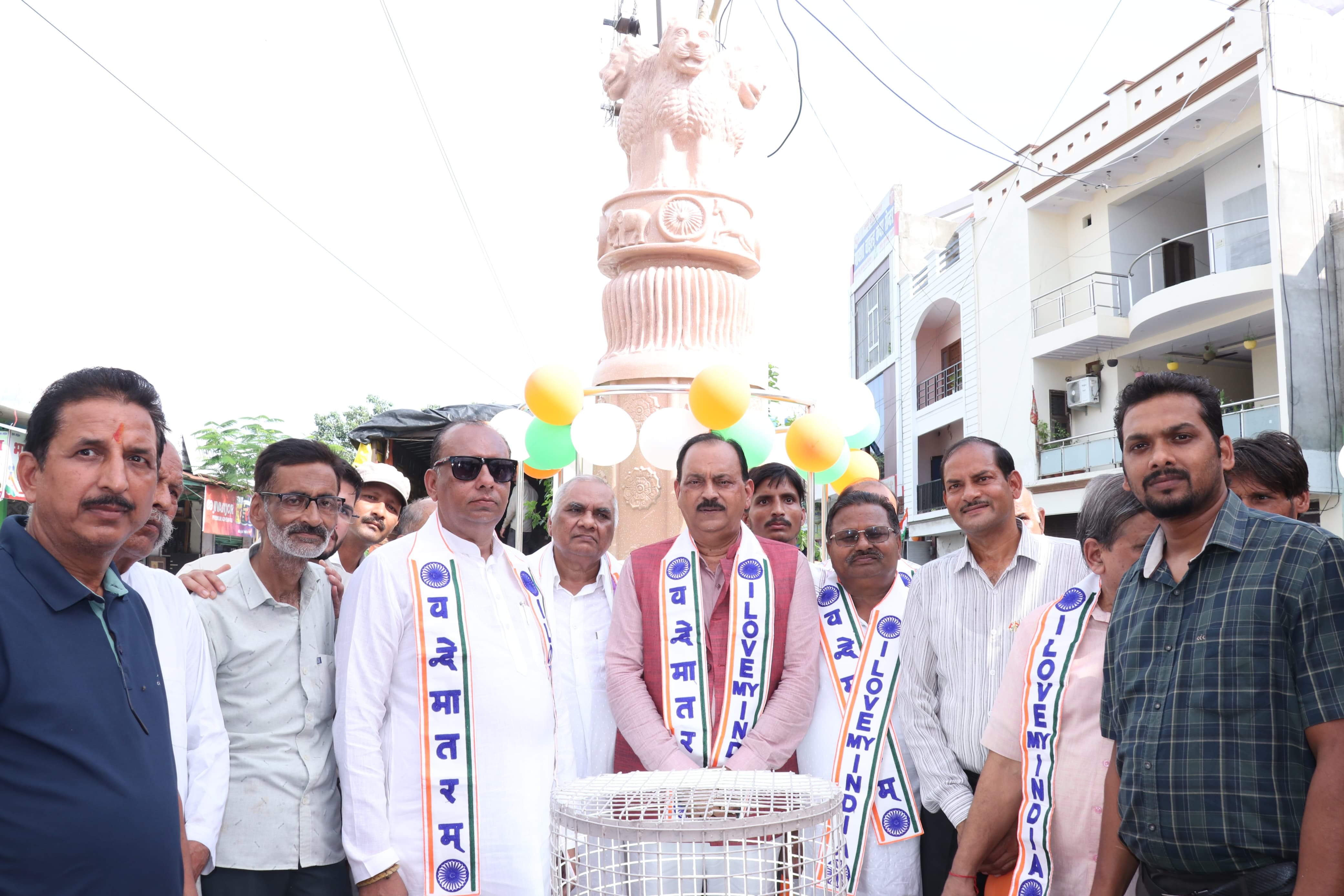 स्वतंत्रता दिवस पर प्रभात फेरी निकालती आर्य कन्या इंटर कॉलेज की छात्राएं।संवाद स्वतंत्रता दिवस पर प्रभात फेरी निकालती आर्य कन्या इंटर कॉलेज की छात्राएं।संवाद
