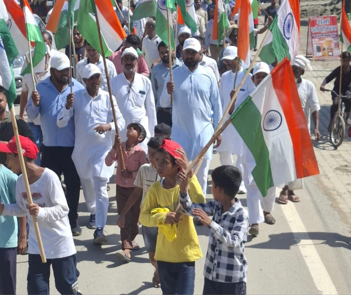 स्वतंत्रता दिवस पर प्रभात फेरी निकालती आर्य कन्या इंटर कॉलेज की छात्राएं।संवाद स्वतंत्रता दिवस पर प्रभात फेरी निकालती आर्य कन्या इंटर कॉलेज की छात्राएं।संवाद