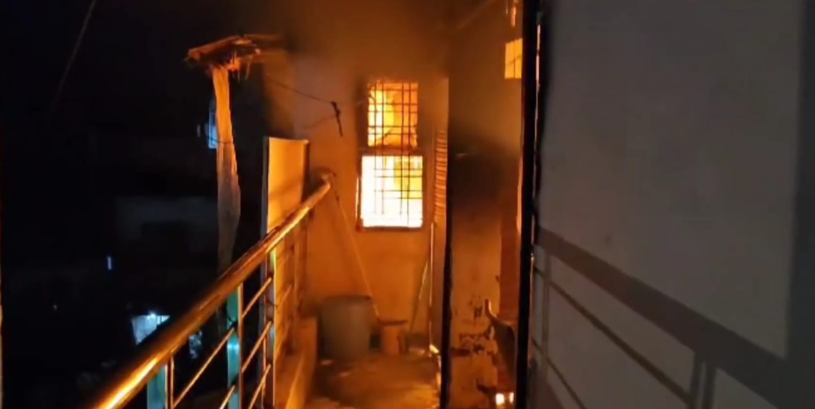 देर रात लगी होटल साकेत में आग देर रात लगी होटल साकेत में आग