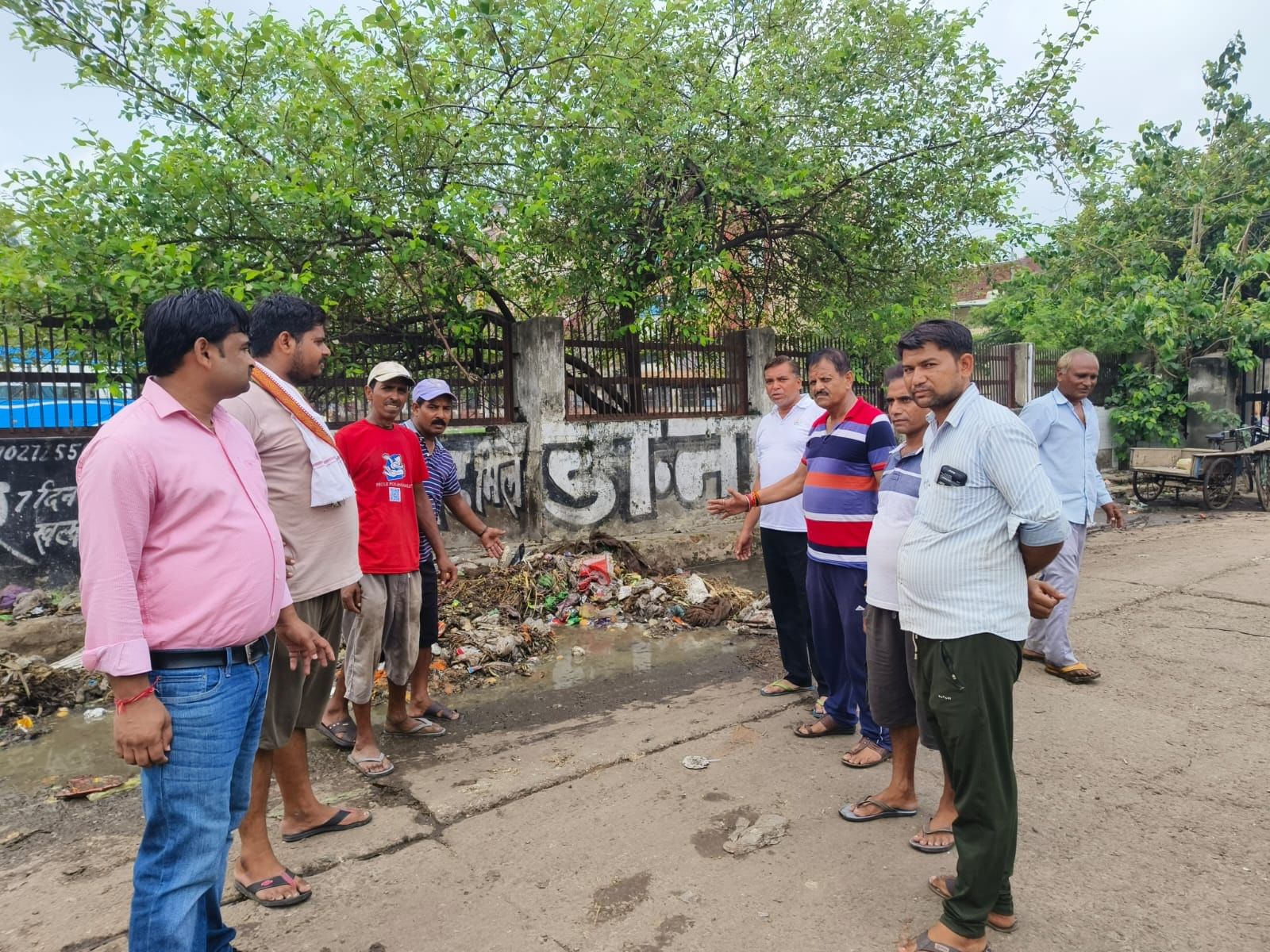 अंबाला कैंट की मुख्य सब्जी मंडी में पसरी गंदगी