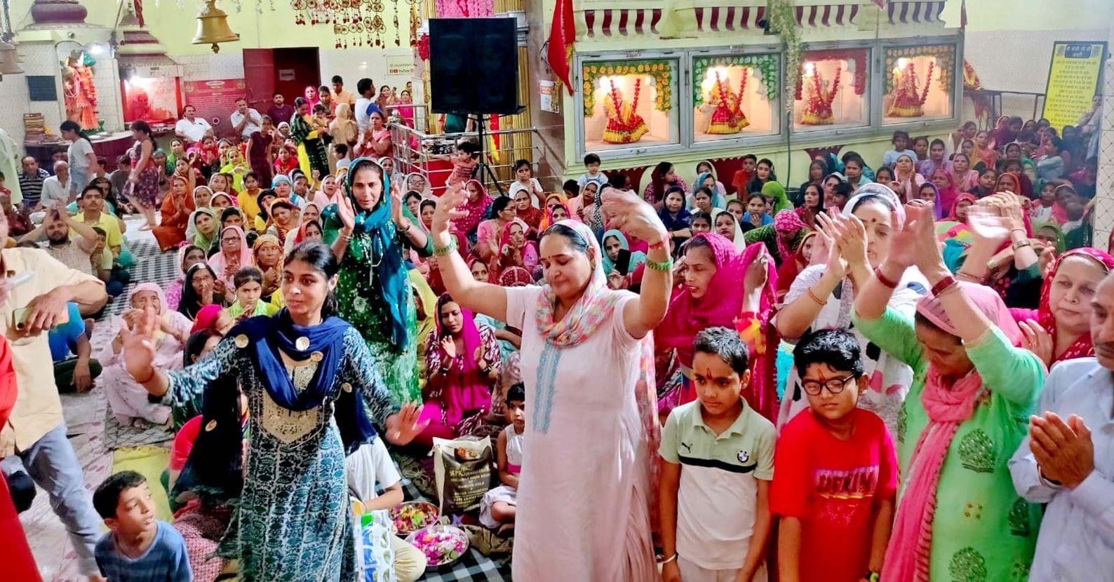 19जेएनडी10 : जयंती देवी मंदिर में शिव पुराण कथा के समापन पर लगे भंडारे में प्रसाद ग्रहण करते श् 19जेएनडी10 : जयंती देवी मंदिर में शिव पुराण कथा के समापन पर लगे भंडारे में प्रसाद ग्रहण करते श्