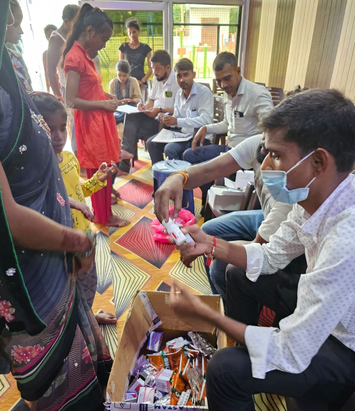 बाजार में बिक रही कीवी। संवाद बाजार में बिक रही कीवी। संवाद