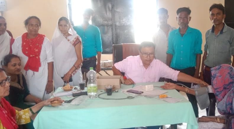 बाजार में बिक रही कीवी। संवाद बाजार में बिक रही कीवी। संवाद