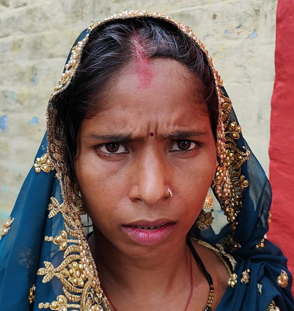 शाहजहांपुर में जिला कारागार में ब्रह्माकुमारी बहन के चरण स्पर्श करता अफ्रीकी नागरिक। स्रोत: जेल शाहजहांपुर में जिला कारागार में ब्रह्माकुमारी बहन के चरण स्पर्श करता अफ्रीकी नागरिक। स्रोत: जेल