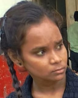 शाहजहांपुर रोडवेज बस अड्डे पर बस के इंतजार में भटकते यात्री। संवाद शाहजहांपुर रोडवेज बस अड्डे पर बस के इंतजार में भटकते यात्री। संवाद
