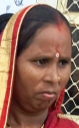शाहजहांपुर रोडवेज बस अड्डे पर बस के इंतजार में भटकते यात्री। संवाद शाहजहांपुर रोडवेज बस अड्डे पर बस के इंतजार में भटकते यात्री। संवाद