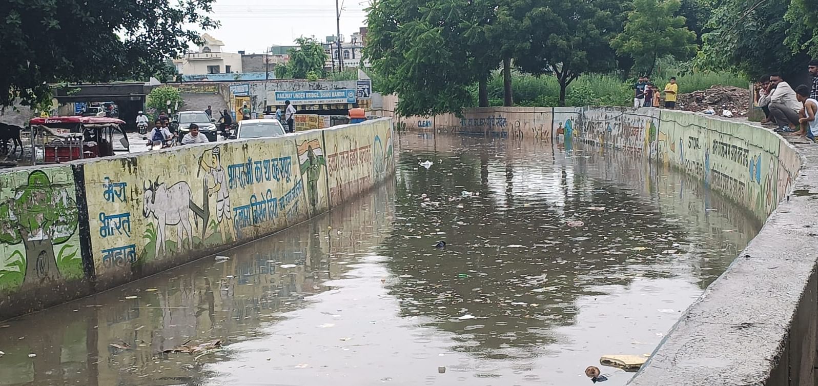  यह तालाब नहीं, अंडरब्रिज है जनाब...सोनीपत के शनि मंदिर अंडरब्रिज में बारिश का पानी भरने से बने