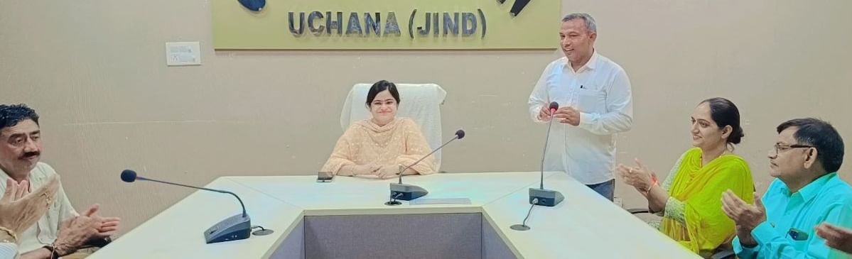 20जेएनडी22: एसडीएम डॉ. किरण का उपमंडल कार्यालय पहुंचने पर स्वागत करते हुए। संवाद 20जेएनडी22: एसडीएम डॉ. किरण का उपमंडल कार्यालय पहुंचने पर स्वागत करते हुए। संवाद