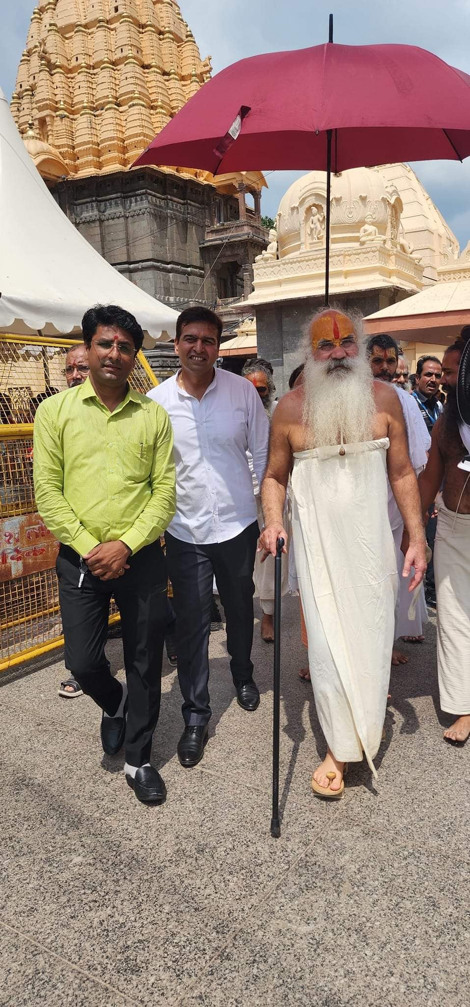 बाबा महाकाल के दर्शन करने पहुंचे महामंडलेश्वर अभिराम दास त्यागी महाराज.... गर्भग्रह मे पहुंचकर बाबा महाकाल के दर्शन करने पहुंचे महामंडलेश्वर अभिराम दास त्यागी महाराज.... गर्भग्रह मे पहुंचकर