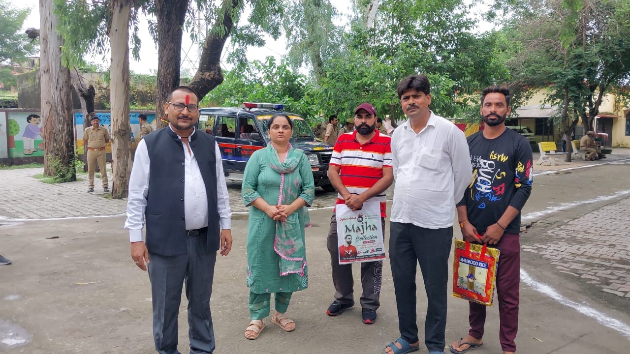 पूरनपुर में ब्लॉक प्रमुख का नामांकन करने पहुंची मानसी सिंह।संवाद