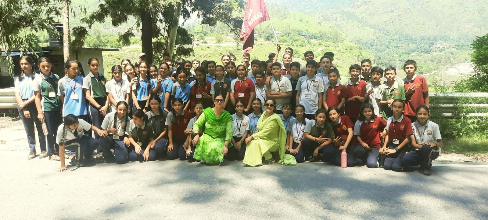 रामपुर के भद्राश में पौधरोपण करते विधायक नंद लाल। संवाद रामपुर के भद्राश में पौधरोपण करते विधायक नंद लाल। संवाद