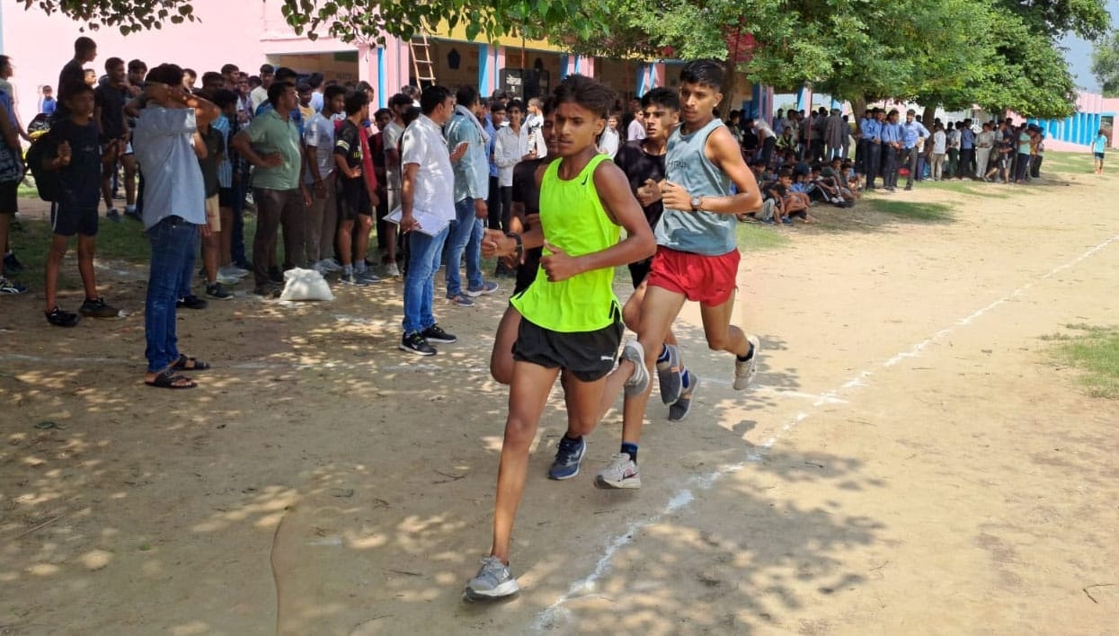 21जेएनडी34: ऊंची कूद में हिस्सा लेते प्रतिभागी। संवाद 21जेएनडी34: ऊंची कूद में हिस्सा लेते प्रतिभागी। संवाद
