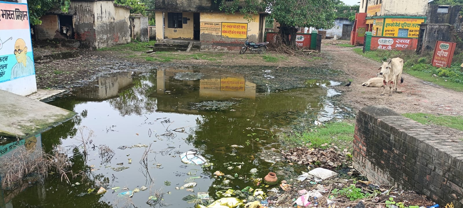 बीसलपुर के रमपुरा चौराहे पर कच्चा नाला बना मुसीबत का सबब।संवाद बीसलपुर के रमपुरा चौराहे पर कच्चा नाला बना मुसीबत का सबब।संवाद