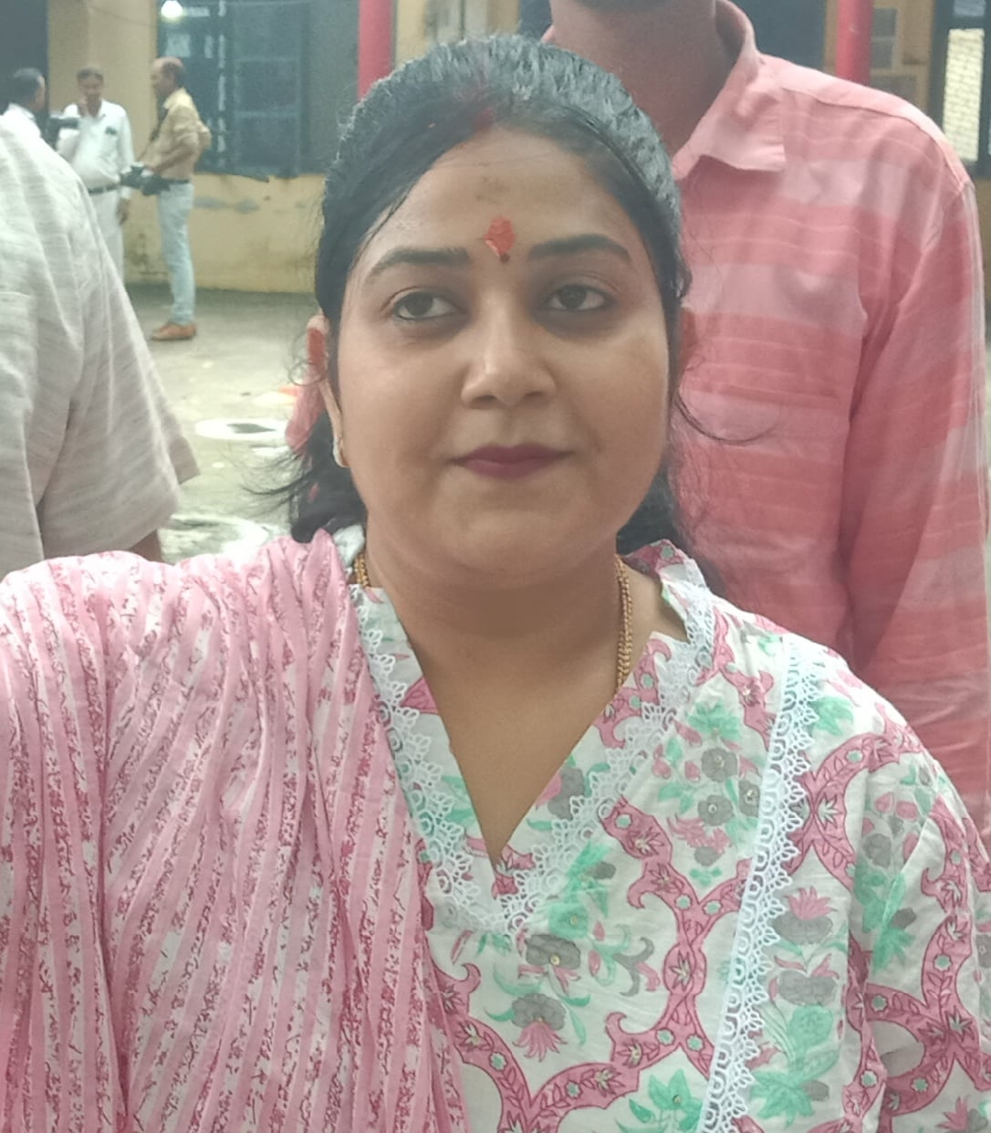 डीएम से शिकायत करते पल्लवी दीक्षित के जेठ आशुतोष दीक्षित।स्रोत:आयोजक डीएम से शिकायत करते पल्लवी दीक्षित के जेठ आशुतोष दीक्षित।स्रोत:आयोजक