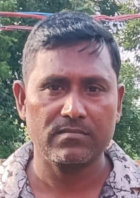 गोलू मिश्रा, पान विक्रेता।