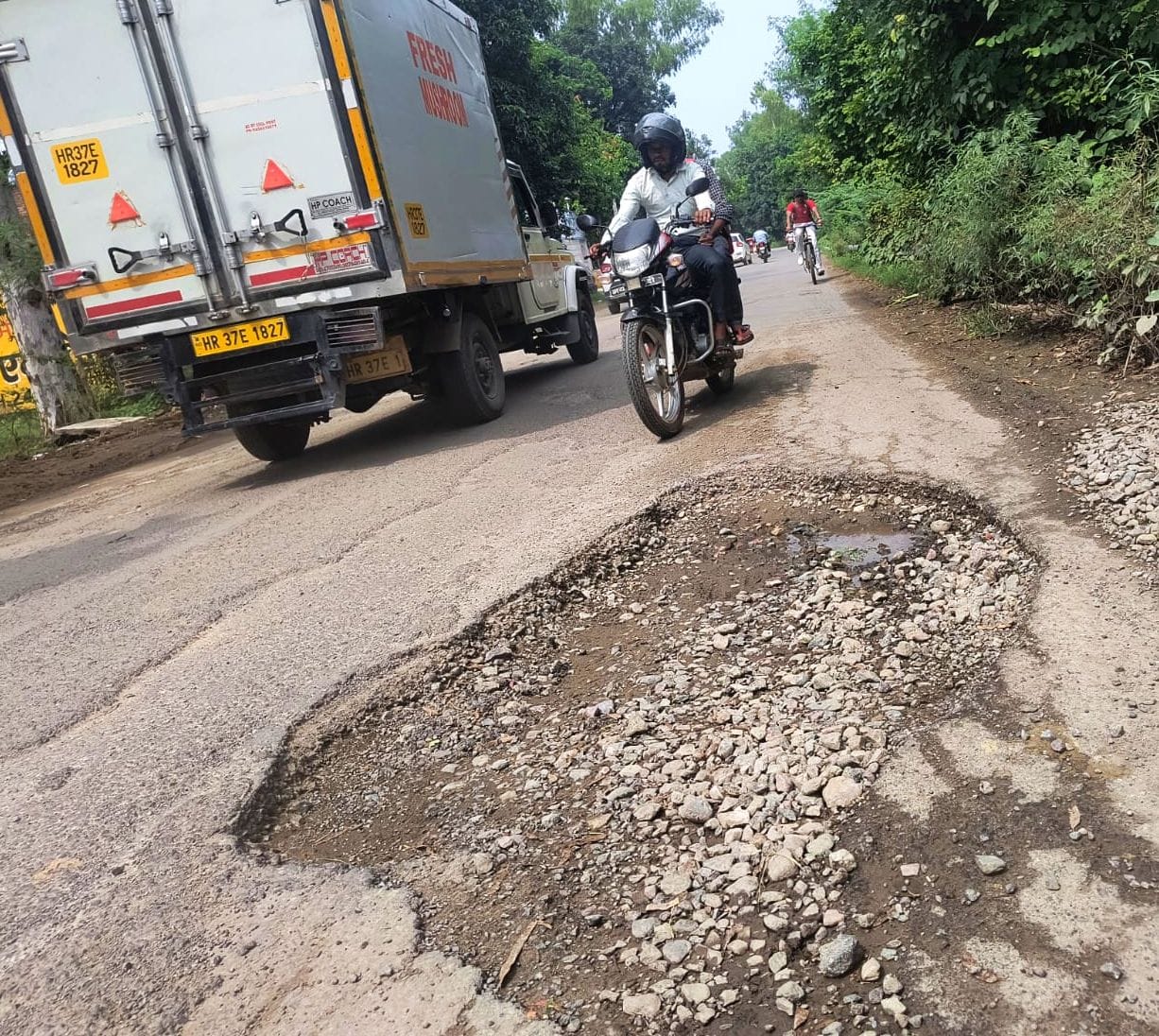 गोलू मिश्रा, पान विक्रेता।