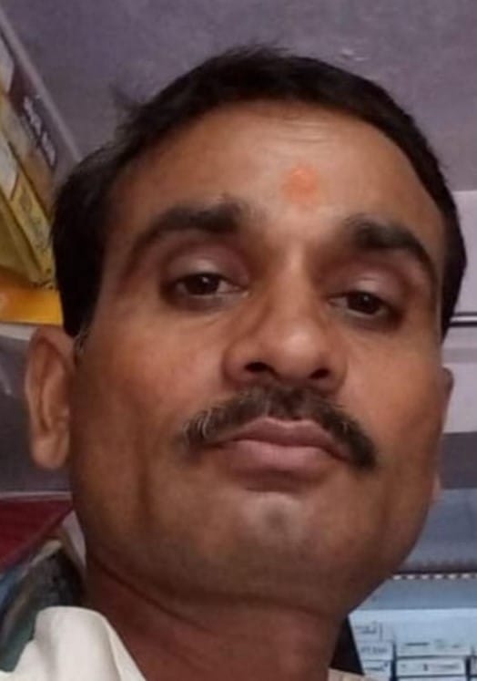 गोलू मिश्रा, पान विक्रेता।